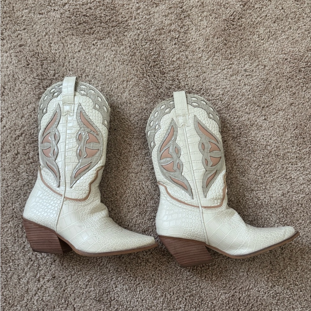 Steve Madden Cream and Tan Western Boots
